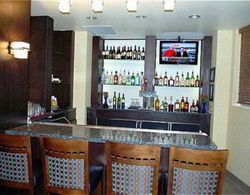 Holiday Inn and Suites Airport Bar