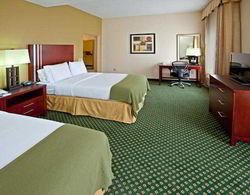 Holiday Inn and Suites Express Indianapolis East Genel
