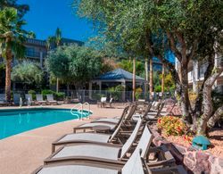 Holiday Inn And Suites Phoenix Airport North Havuz