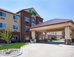 Holiday Inn Express and Suites Aberdeen Genel
