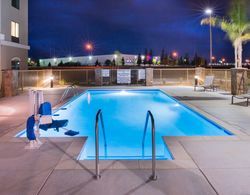 Holiday Inn Express and Suites Bakersfield Airport Havuz