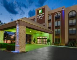Holiday Inn Express and Suites Bentonville Genel