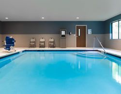 HOLIDAY INN EXPRESS AND SUITES CAMAS - VANCOUVER Havuz