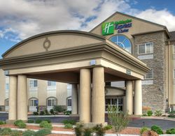 Holiday Inn Express and Suites Carlsbad Genel