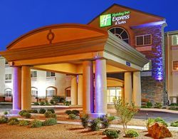 Holiday Inn Express and Suites Carlsbad Genel