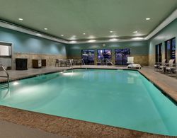 Holiday Inn Express and Suites Cedar Rapids I 380 Havuz