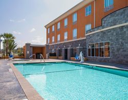 Holiday Inn Express and Suites Clute Lake Jackson Havuz