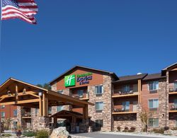 Holiday Inn Express and Suites Custer Genel
