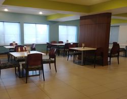 Holiday Inn Express and Suites Dallas Park Central Yeme / İçme