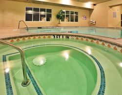 Holiday Inn Express and Suites Denison North Lake Havuz