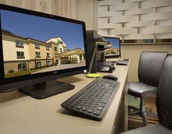 Holiday Inn Express and Suites DFW Grapevine Genel