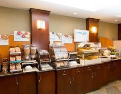 Holiday Inn Express and Suites Drayton Valley Genel