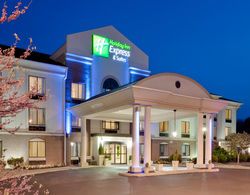 Holiday Inn Express and Suites Easton Genel