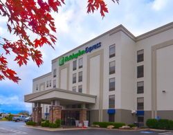 Holiday Inn Express and Suites Fayetteville Univ O Genel