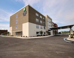 Holiday Inn Express and Suites Fond Du Lac Genel