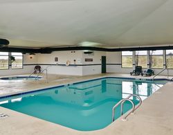 Holiday Inn Express and Suites Fort Atkinson Havuz