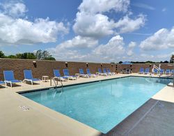 Holiday Inn Express and Suites Germantown Havuz