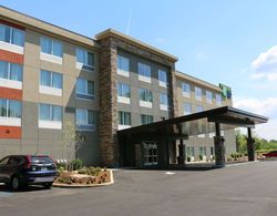 Holiday Inn Express and Suites Hendersonville SE-F Genel