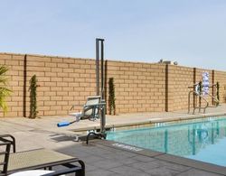 Holiday Inn Express and Suites Indio Havuz