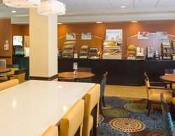 Holiday Inn Express and Suites Jacksonville Airpor Yeme / İçme