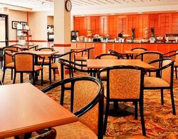Holiday Inn Express and Suites Jacksonville SE Med Bar