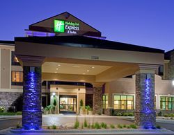 Holiday Inn Express and Suites Logan Genel