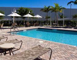 Holiday Inn Express and Suites Miami Kendall Havuz