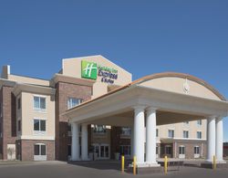 Holiday Inn Express and Suites Minot South Genel