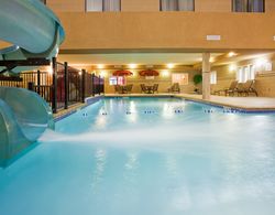 Holiday Inn Express and Suites Mitchell Havuz