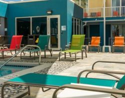Holiday Inn Express and Suites Nassau Havuz