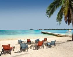 Holiday Inn Express and Suites Nassau Plaj