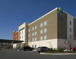 Holiday Inn Express and Suites New Braunfels Genel
