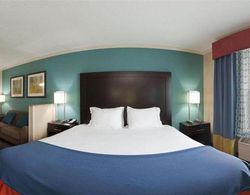 Holiday Inn Express and Suites North Kansas City Genel