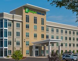 Holiday Inn Express and Suites Norwood Boston Area Genel