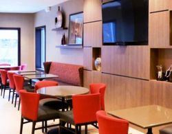 Holiday Inn Express and Suites Plymouth Ann Arbor Yeme / İçme