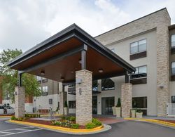 Holiday Inn Express and Suites Raleigh NE Medical Genel
