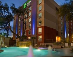 Holiday Inn Express and Suites Genel