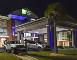 Holiday Inn Express and Suites Selma Genel