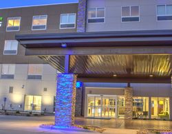 Holiday Inn Express and Suites Spencer Genel