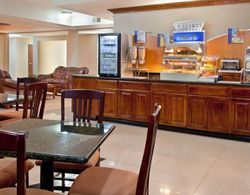 Holiday Inn Express and Suites Three Rivers Yeme / İçme