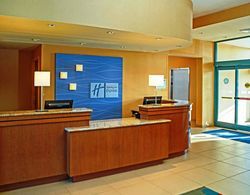 Holiday Inn Express and Suites Va Beach Oceanfront Lobi