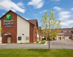 Holiday Inn Express and Suites Watertown Genel