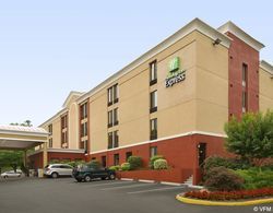 Holiday Inn Express Fairfax - Arlington Boulevard Genel