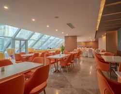 Holiday Inn Express Qingdao Innovation Park Yeme / İçme