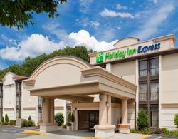 Holiday Inn Express Southington Genel