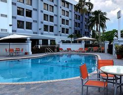 Holiday Inn Express & Suites Miami-Hialeah Havuz