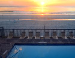 Holiday Inn Express & Suites Oceanfront Havuz