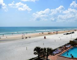 Holiday Inn Express & Suites Oceanfront Plaj