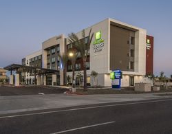 Holiday Inn Express & Suites Phoenix North - Happy Valley, an IHG Hotel Öne Çıkan Resim