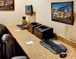 Holiday Inn Express Hotel & Suites Wareick-Provide Genel
